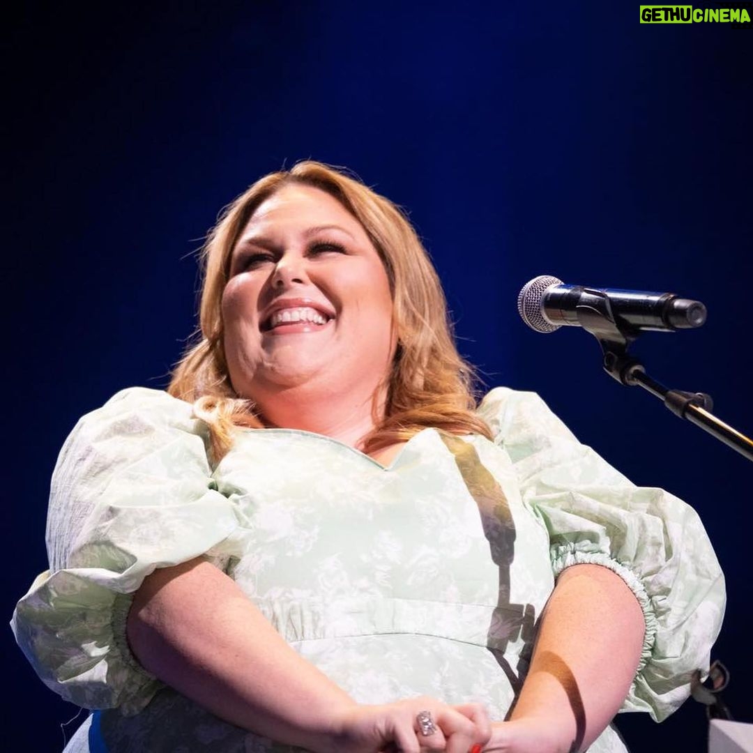 Chrissy Metz Instagram - Stepping back into the circle this Wednesday evening 💛 Join us at the @opry in Nashville or listen from home! Grand Ole Opry