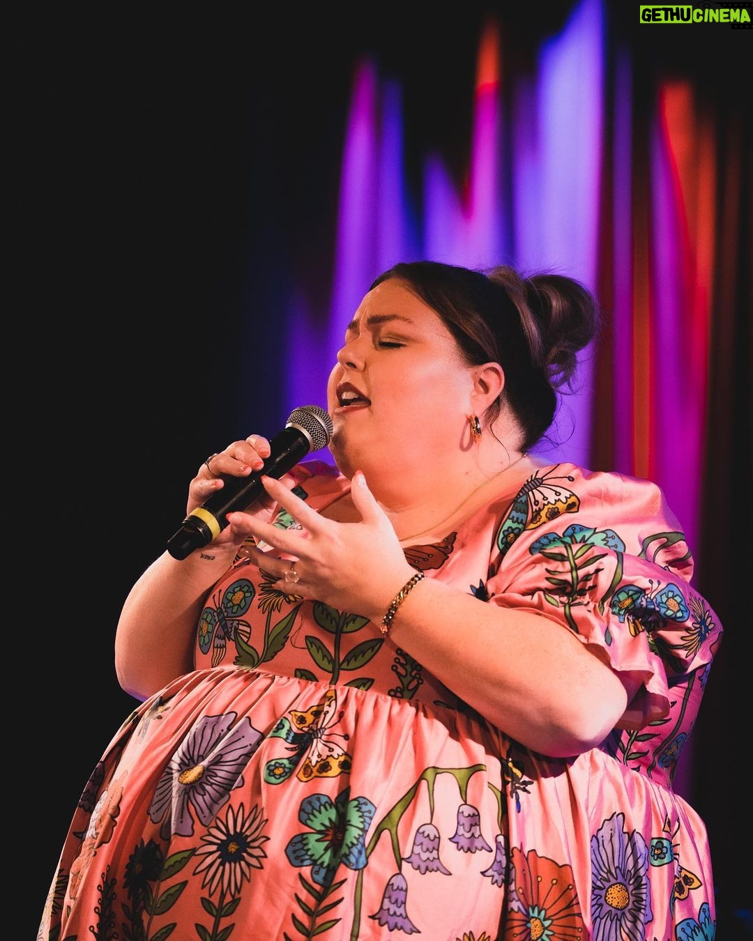 Chrissy Metz Instagram - Another magical night in Atlanta ๐ NASHVILLE, itโs the final night of the tour and there are very limited tickets remaining. Get yours at the link in my bio and come join us! ๐ธ: @garrettrizan Nashville, Tennessee