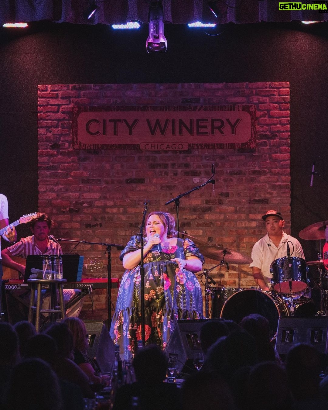 Chrissy Metz Instagram - Pure joy in Chicago last night 🫶 ATLANTA, we’re here and will see you TONIGHT at @citywineryatl. Who’s coming? Ticket link in bio! • 📸: @garrettrizan Atlanta, Georgia