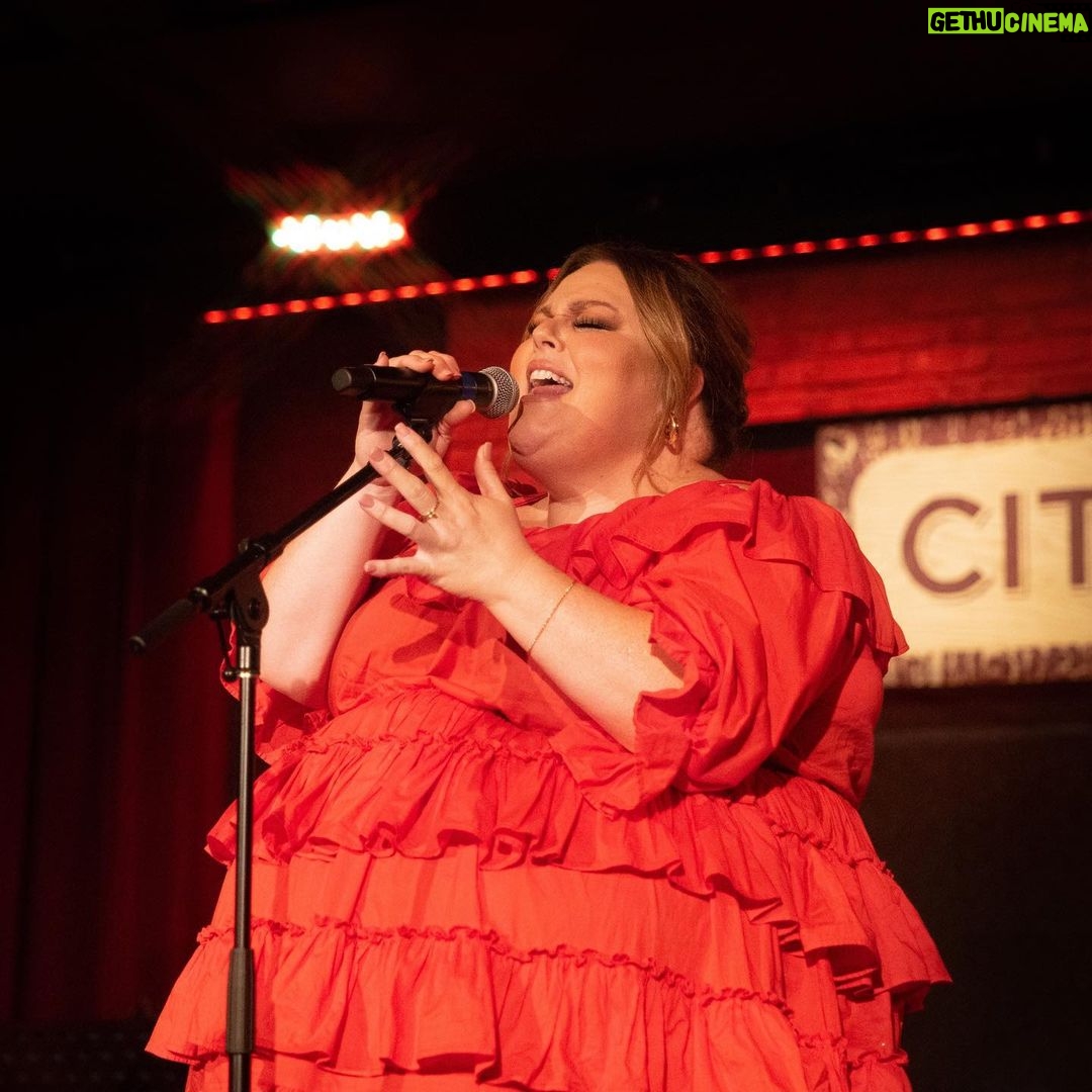 Chrissy Metz Instagram - Some Philly highlights ✨ NEW YORK CITY, we are here and ready to see you tonight at @citywinerynyc! Some tickets remaining, so get yours at the link in my bio / story ❤️ 📸: @garrettrizan New York, New York