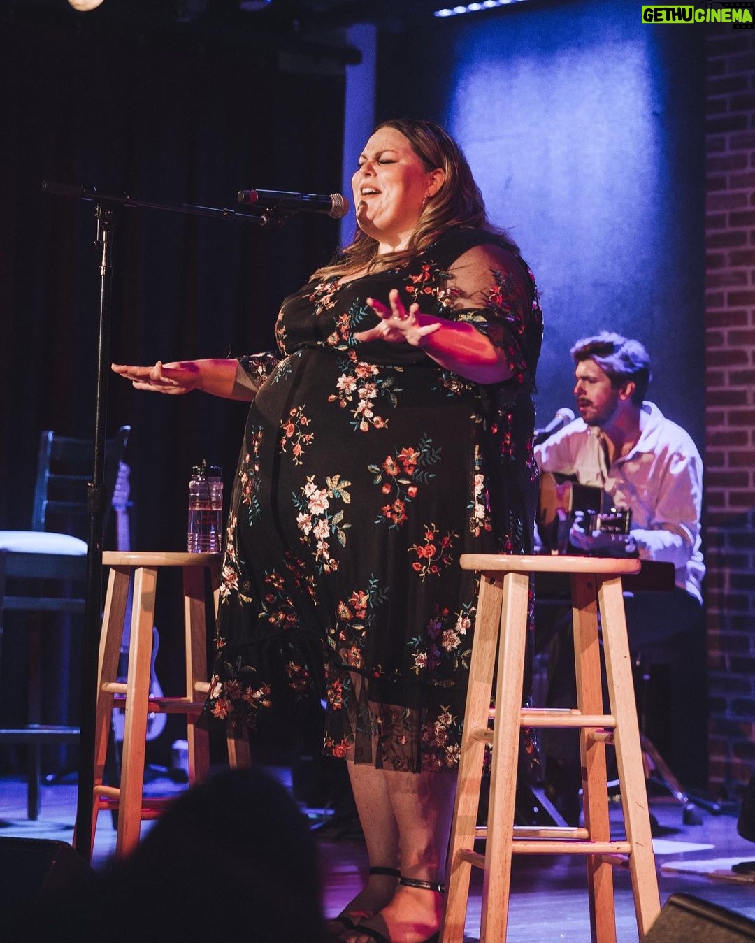 Chrissy Metz Instagram - Night two coming right up 💫 PHILLY, get your tickets and come join us this evening at @citywineryphil. Link in bio / story! 📸: @garrettrizan Philadelphia, Pennsylvania
