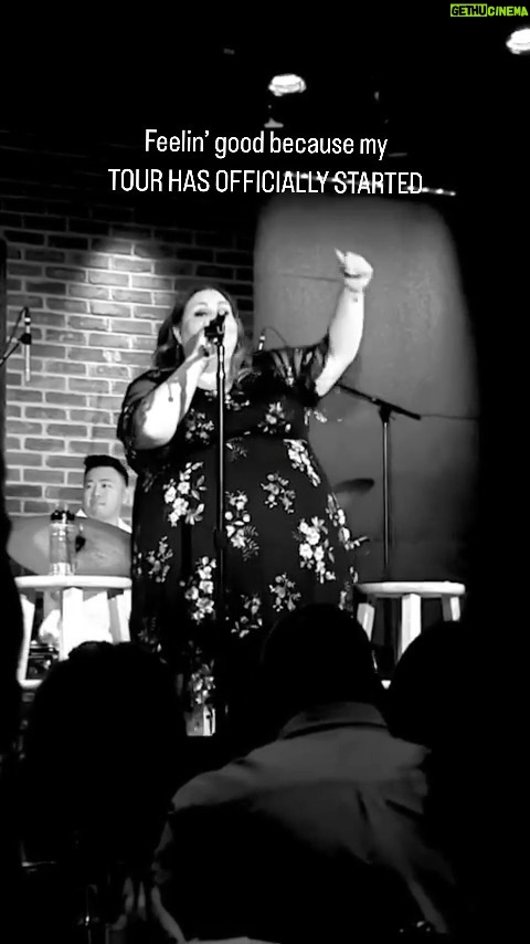 Chrissy Metz Instagram - Feelin’ good because my TOUR HAS OFFICIALLY STARTED🖤 D.C., you were magical! Thank you for sharing your hearts with me. PHILLY, we will see you TOMORROW night for a little more feel good ✨ link in bio for tickets. City Winery Washington DC
