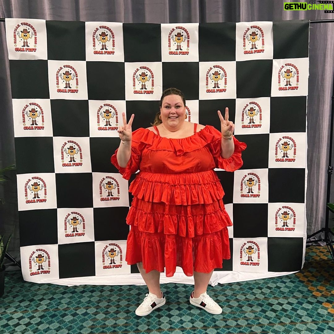 Chrissy Metz - 33K Likes - Thank you, #CMAfest. Live music is magical. And more of it is coming reaaaaaally soon ❤️ @cma
💃🏻 is @loudbodies