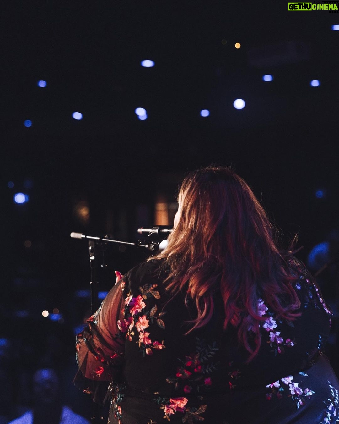 Chrissy Metz Instagram - Night two coming right up 💫 PHILLY, get your tickets and come join us this evening at @citywineryphil. Link in bio / story! 📸: @garrettrizan Philadelphia, Pennsylvania