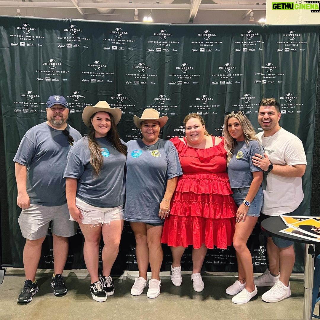 Chrissy Metz - 33K Likes - Thank you, #CMAfest. Live music is magical. And more of it is coming reaaaaaally soon ❤️ @cma
💃🏻 is @loudbodies