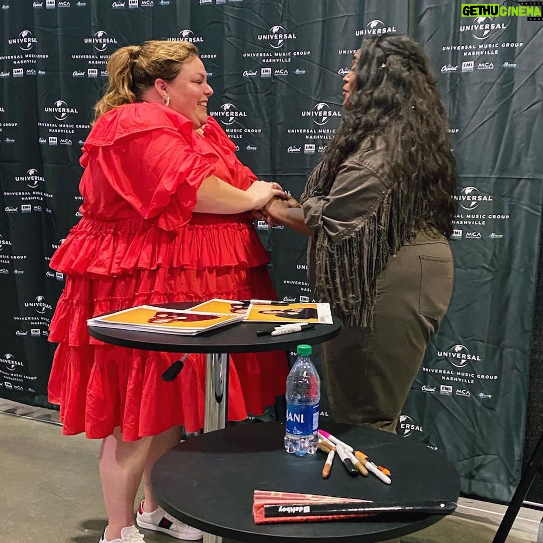 Chrissy Metz - 33K Likes - Thank you, #CMAfest. Live music is magical. And more of it is coming reaaaaaally soon ❤️ @cma
💃🏻 is @loudbodies