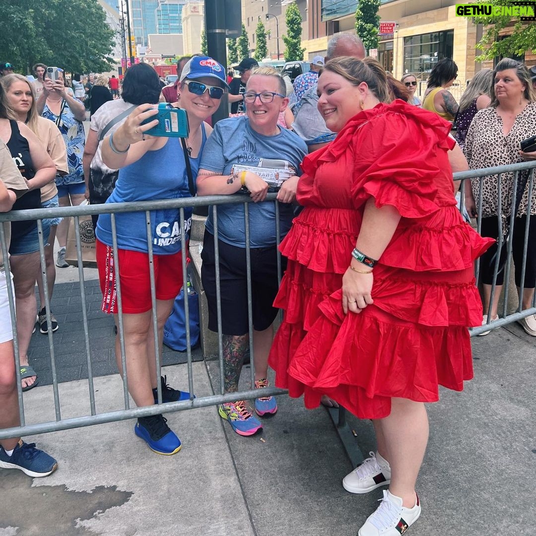 Chrissy Metz - 33K Likes - Thank you, #CMAfest. Live music is magical. And more of it is coming reaaaaaally soon ❤️ @cma
💃🏻 is @loudbodies