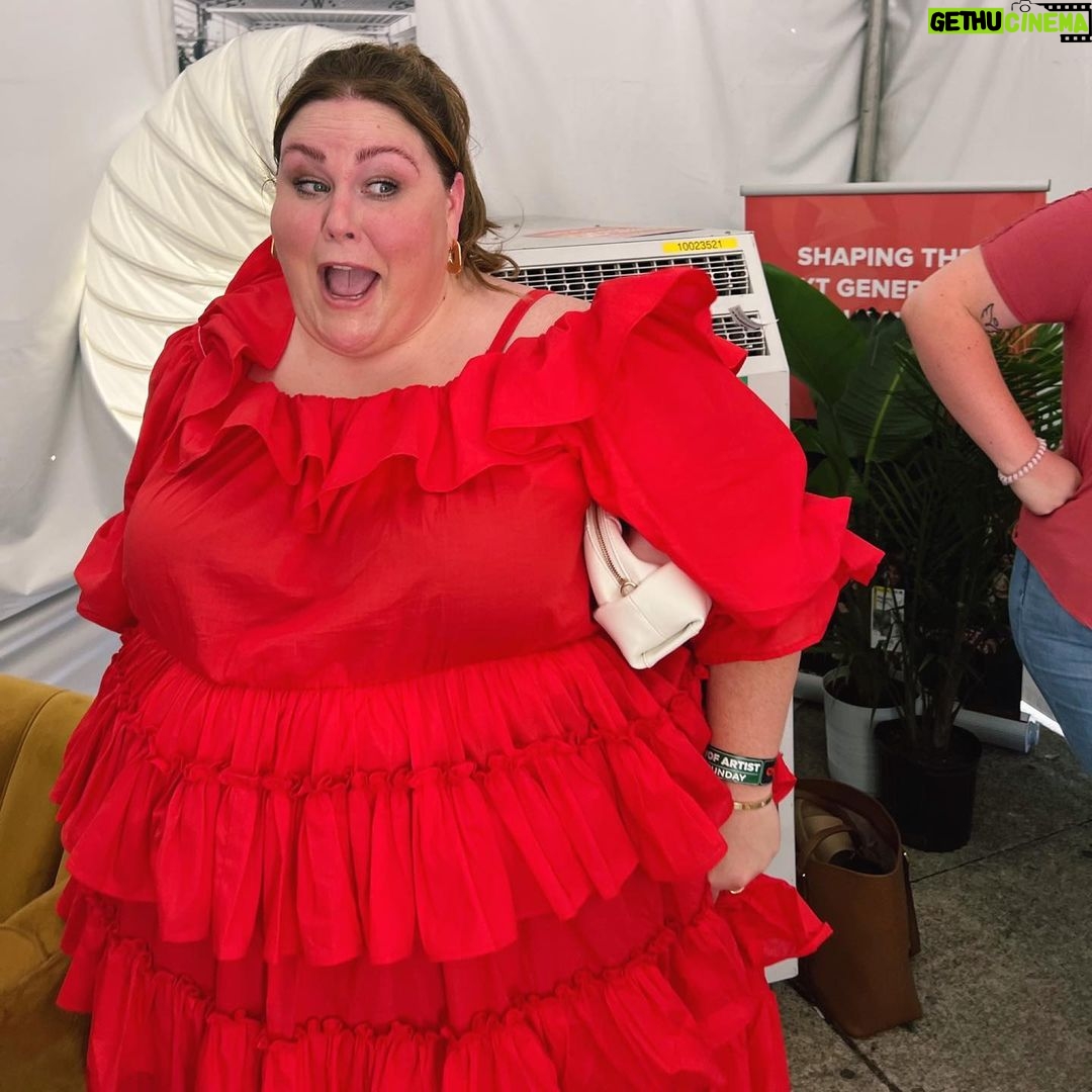 Chrissy Metz - 33K Likes - Thank you, #CMAfest. Live music is magical. And more of it is coming reaaaaaally soon ❤️ @cma
💃🏻 is @loudbodies
