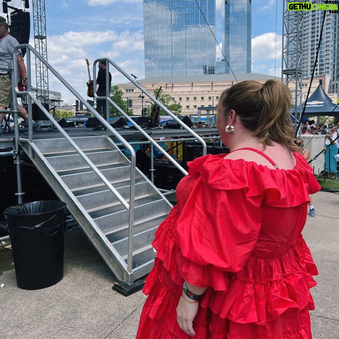 Chrissy Metz - 33K Likes - Thank you, #CMAfest. Live music is magical. And more of it is coming reaaaaaally soon ❤️ @cma
💃🏻 is @loudbodies