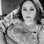 Chrissy Metz Instagram - Chatted @joyfulheartwineco, @nbcthisisus, and the next chapter with @the.baremag 🤍 Link in bio to read! 📸: @tina_turnbow 💄: @tina_turnbow with @ogee 💇‍♀️: @haileyadickeshair ✍️: @didigluck