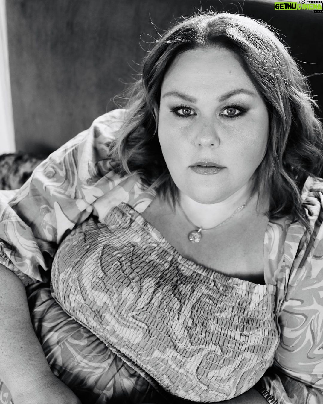 Chrissy Metz Instagram - Chatted @joyfulheartwineco, @nbcthisisus, and the next chapter with @the.baremag 🤍 Link in bio to read! 📸: @tina_turnbow 💄: @tina_turnbow with @ogee 💇♀️: @haileyadickeshair ✍️: @didigluck