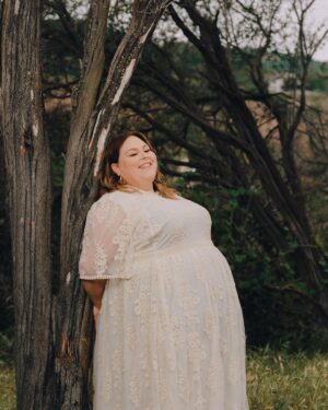 Chrissy Metz Instagram - Talked all things therapy, being a Libra, work-life balance, self care, saying goodbye to Kate, and so much more with @verywellmind 🤍 Thank you so much for this cover. Link in bio to read more!
•
- Photographer: @ryanpfluger 
- Creative Director: @lizbrownmedia 
- Hair Stylist: @haileyadickeshair 
- Makeup Artist: @makeupbymotoko 
- Fashion Stylist: @highheelprncess 
- Producer: @venicebender 
- Production Coordinator: @photostills 
- Production Assistant: @gabeniles 
- Photography Assistant: @_amandayanez 
- Videography: @micah_hamilton and @wesfilms