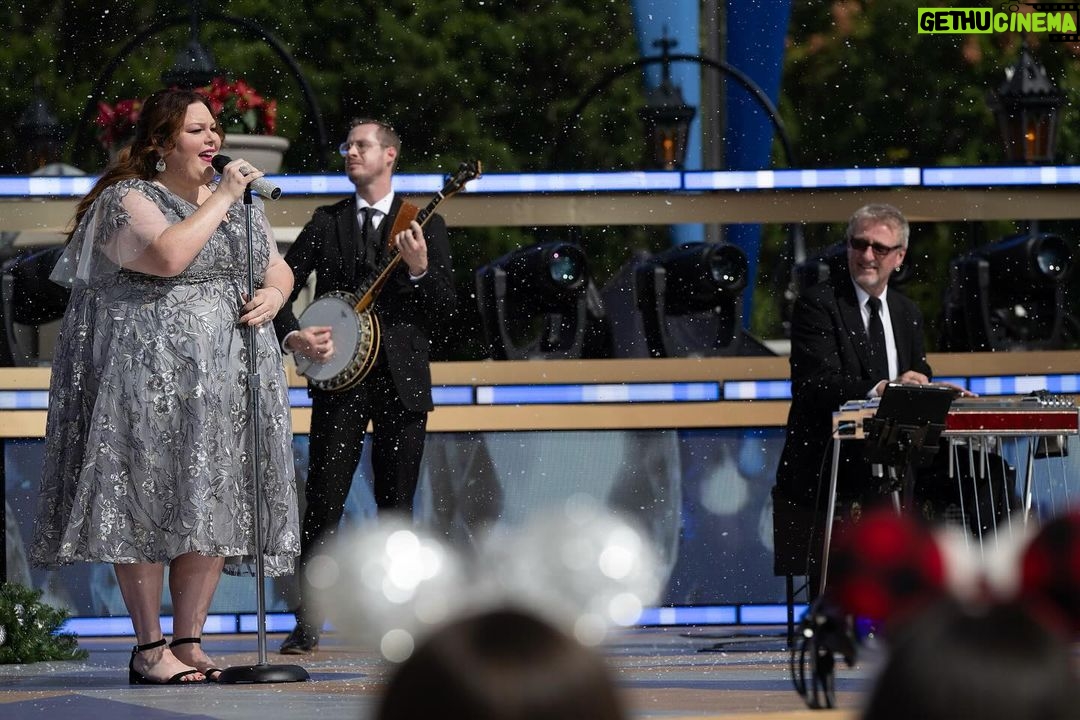 Chrissy Metz Instagram - Celebrating Christmas morning with the amazing #DisneyChristmasCelebration parade! 🎄✨ Join the holiday magic live at 10e/9c/9p on @abcnetwork and stream next day on @hulu and @disneyplus ❤️
