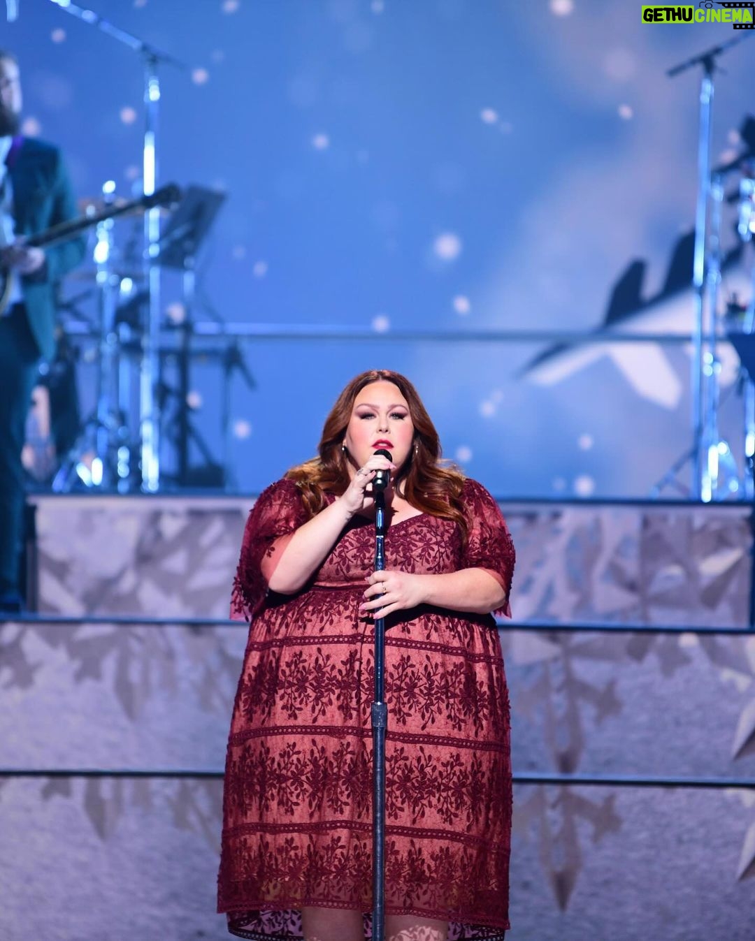 Chrissy Metz Instagram - TONIGHT! 🎄❤️ Had so much fun performing on “Christmas at the Opry”! Tune in this evening at 8/7c on @nbc! Grand Ole Opry