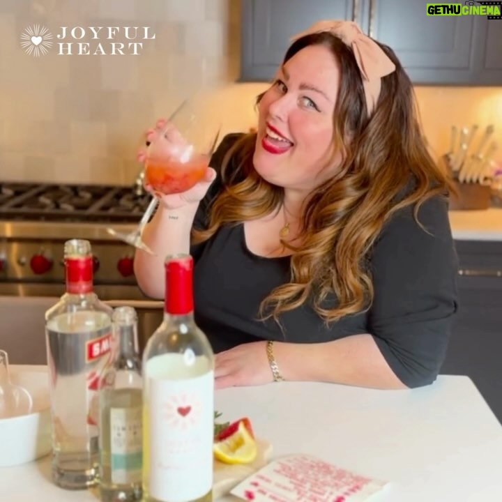 Chrissy Metz Instagram - ♥️ Have you tried my Valentine’s Day cocktails yet? Share your thoughts in the comments below!🍹 (Recipes are waiting for you on @joyfulheartwineco’s latest post!) #JoyfulHeartWineCo #ValentinesDay #WineCocktails