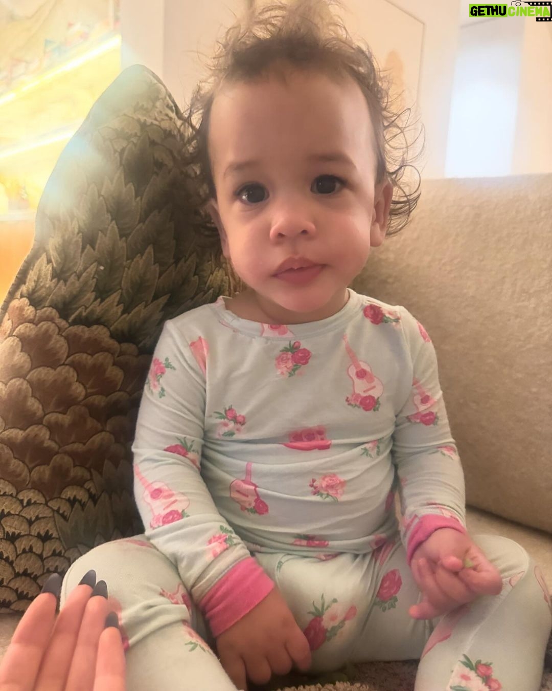 Chrissy Teigen Instagram - I feel like I JUST said happy Sunday and it’s effing Sunday again !!!