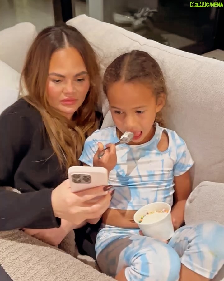 Chrissy Teigen Instagram - Luna has fallen in love with jump scares and if she does a good job on dinner she gets to watch one 😂(this was a fake cgi spider that leaps out) but now none of my friends will watch any reels or TikTok’s I send them!!!! anyhow it’s been kind of a slow week, ending with an absolute icon