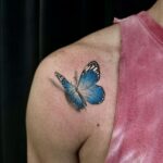 Christian Chávez Instagram – transformación, la belleza, el renacimiento, la esperanza, la libertad, la resistencia y el amor .
La mariposa tiene que pasar por un orificio muy pequeño para dejar el capullo, eso es un claro ejemplo que a veces el esfuerzo es exactamente lo que necesitamos en nuestras vidas. Si pasáramos  la  vida sin ningún obstáculo, nos paralizaríamos, no seríamos tan fuertes como podríamos ser y no podríamos volar. 🦋 The California Dream Tattoos