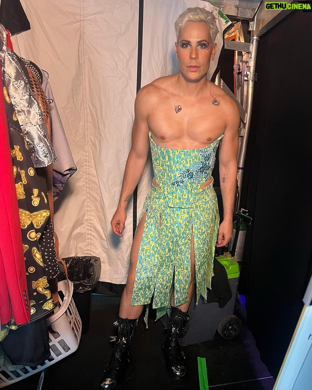 Christian Chávez - 184.9K Likes - Feeling bold in green
Diseño : @pablo_palomeque_