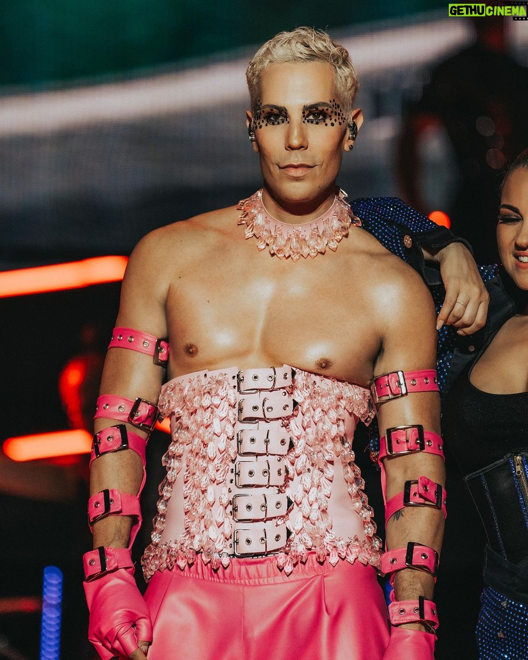 Christian Chávez - 273.6K Likes - 🌸
Design : @mariantonietatelier
Styling : @pablo_palomeque_
📸: @frescolns