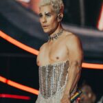 Christian Chávez Instagram - #Exclusiva Christian Chávez y su liberación a través de sus looks para el reencuentro de RBD 🔥. A lo largo de los casi cuatro meses que ha durado la gira 'Soy Rebelde Tour', el cantante ha logrado descubrir y detonar su talento como diseñador de modas sin miedo al "qué dirán" a través de llamativos outfits que ha llevado en el escenario. A minutos de comenzar el último concierto de @rbd_musica en el Foro Sol, platicamos con Christian sobre esta faceta, el proceso de creación de sus vestuarios, los mensajes de apoyo a la comunidad LGBTQ+ y cómo ha afrontado las críticas en estos meses. No te pierdas la entrevista en el link de nuestra bio ☝🏻 . . . . . . . (Foto: Quién) #christianchavez #rbd #soyrebeldetour #rbdisback