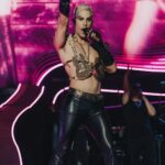 Christian Chávez Instagram - #Exclusiva Christian Chávez y su liberación a través de sus looks para el reencuentro de RBD 🔥. A lo largo de los casi cuatro meses que ha durado la gira 'Soy Rebelde Tour', el cantante ha logrado descubrir y detonar su talento como diseñador de modas sin miedo al "qué dirán" a través de llamativos outfits que ha llevado en el escenario. A minutos de comenzar el último concierto de @rbd_musica en el Foro Sol, platicamos con Christian sobre esta faceta, el proceso de creación de sus vestuarios, los mensajes de apoyo a la comunidad LGBTQ+ y cómo ha afrontado las críticas en estos meses. No te pierdas la entrevista en el link de nuestra bio ☝🏻 . . . . . . . (Foto: Quién) #christianchavez #rbd #soyrebeldetour #rbdisback