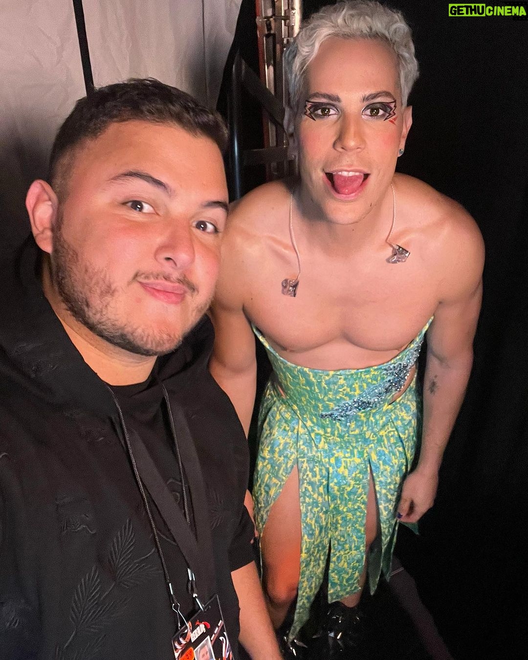 Christian Chávez - 184.9K Likes - Feeling bold in green
Diseño : @pablo_palomeque_