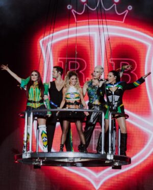 Christian Chávez Instagram - Foram 8 shows, mais de 440 mil corações juntos para celebrar uma fase da vida que deixou incríveis lembranças e todos magicamente se juntaram depois de 15 para criar novas memórias com o grupo que moveu e ainda move multidões. Rebelde não é só uma novela e RBD não é só uma fase. São sonhos sonhados por anos e anos e que agora se tornaram realidade. 

Ao longo dos estádios esgotados no Rio de Janeiro e em São Paulo, todos encontramos nossa criança/adolescente interior e fizemos as pazes com esse sonho, sentimentos e sensações que foram cultivados dentro de nós. Anahi, Dulce Maria, Maite, Christian e Christopher nos levaram para o dia 04/10/2004, quando o primeiro episódio de Rebelde foi ao ar e ouvimos a icônica música-tema pela primeira vez 🥹😭

Muito obrigado a quem acompanhou o grupo durante essa passagem pelo nosso país. Vocês fizeram história com a gente e com certeza a Soy Rebelde Tour no Brasil vai ficar nas lembranças dos nossos mexicanos favoritos para sempre ⭐️

Yo digo R, tu dices...❤️

📸: @irisalvesc
