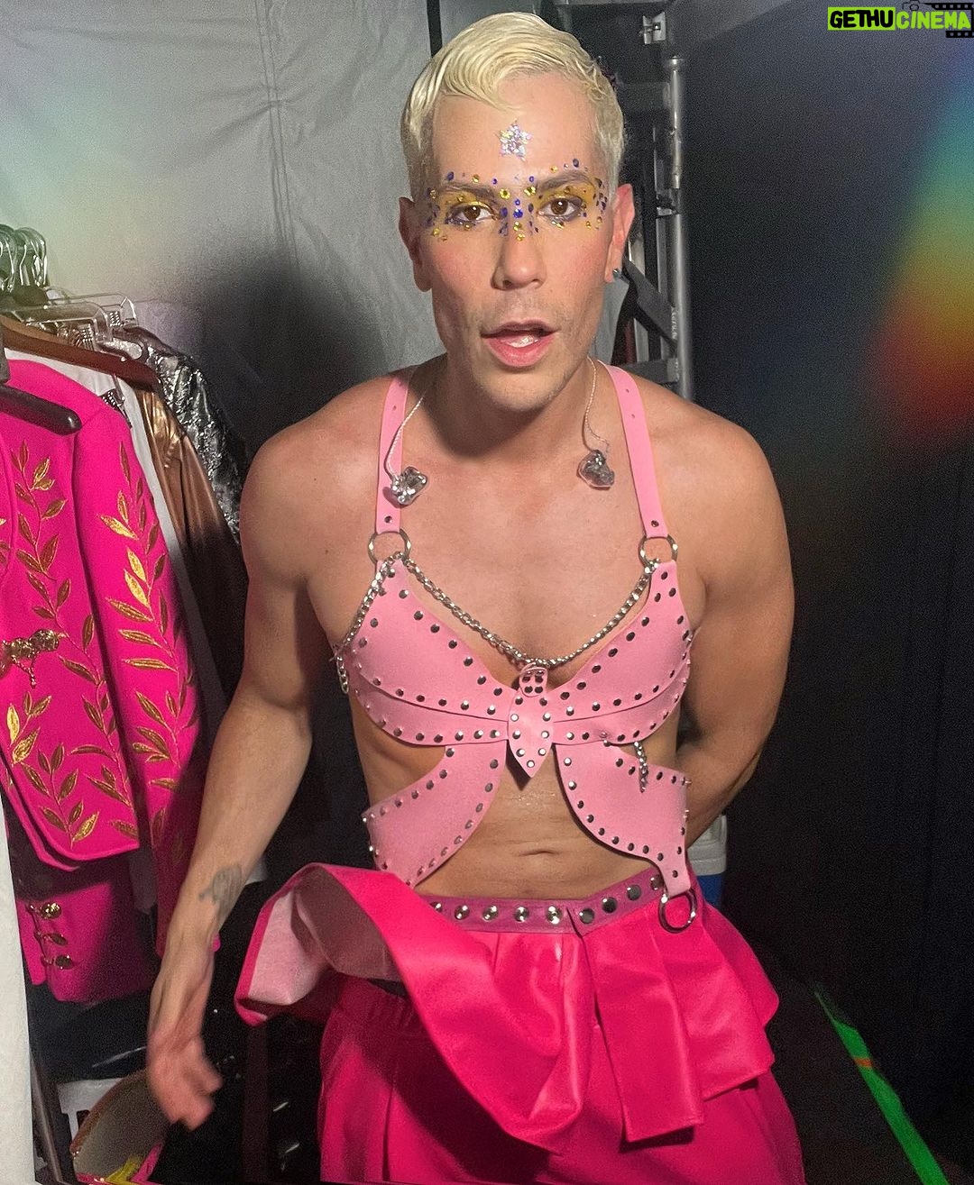 Christian Chávez - 545.5K Likes - Colucci ⭐️
Design @mariantonietatelier 💕.
styling @pablo_palomeque_