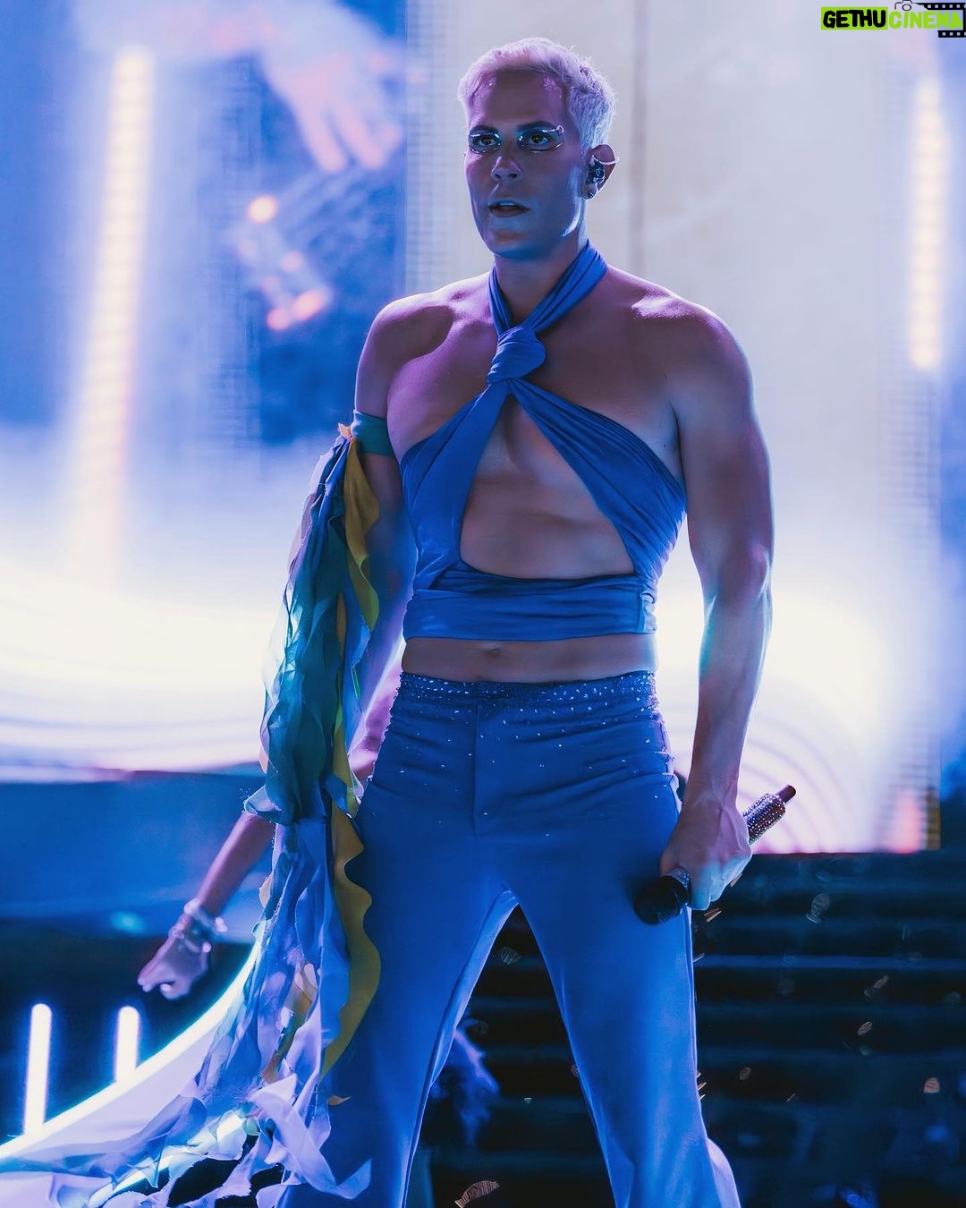 Christian Chávez - 294.8K Likes - 💚💛💙
Top @boldstrap
Pants @usamaishtay
Styling @pablo_palomeque_
📸 @frescolns