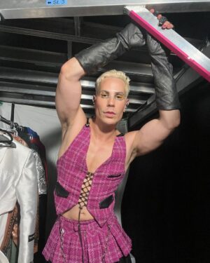 Christian Chávez Instagram - Backstage 
Stilyling @carlosesser 
Look @boldstrap