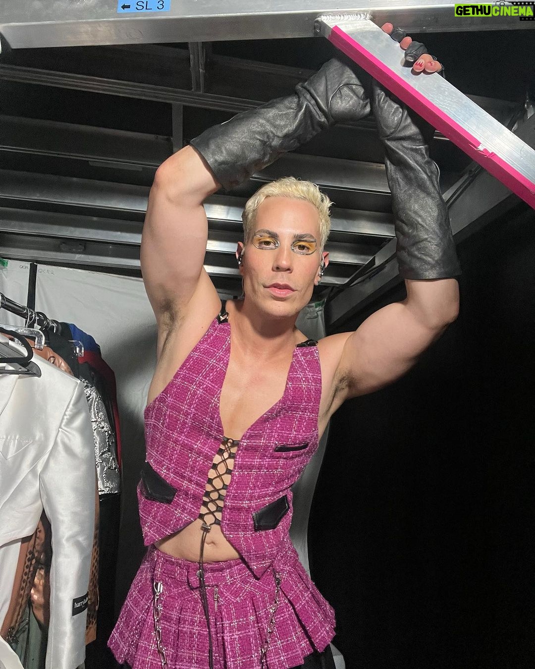 Christian Chávez - 280K Likes - Backstage
Stilyling @carlosesser
Look @boldstrap