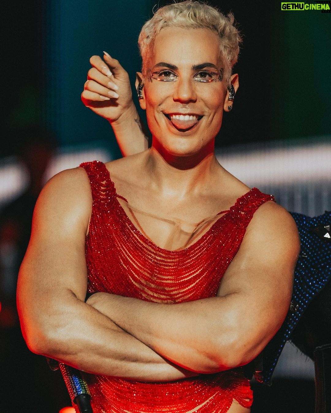 Christian Chávez - 223.8K Likes - Top @engerluces
Pantalones @usamaishtay