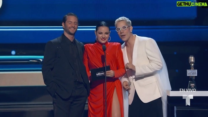 Christian Chávez - 155K Likes - 🤩 Momento de lujo en la noche de #Billboards2023 Así se anunció al ganador del premio a la Canción del Año, Ventas🎤🔥