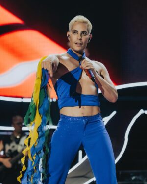 Christian Chávez Instagram - 💚💛💙 
Top @boldstrap 
Pants @usamaishtay 
Styling @pablo_palomeque_
📸 @frescolns