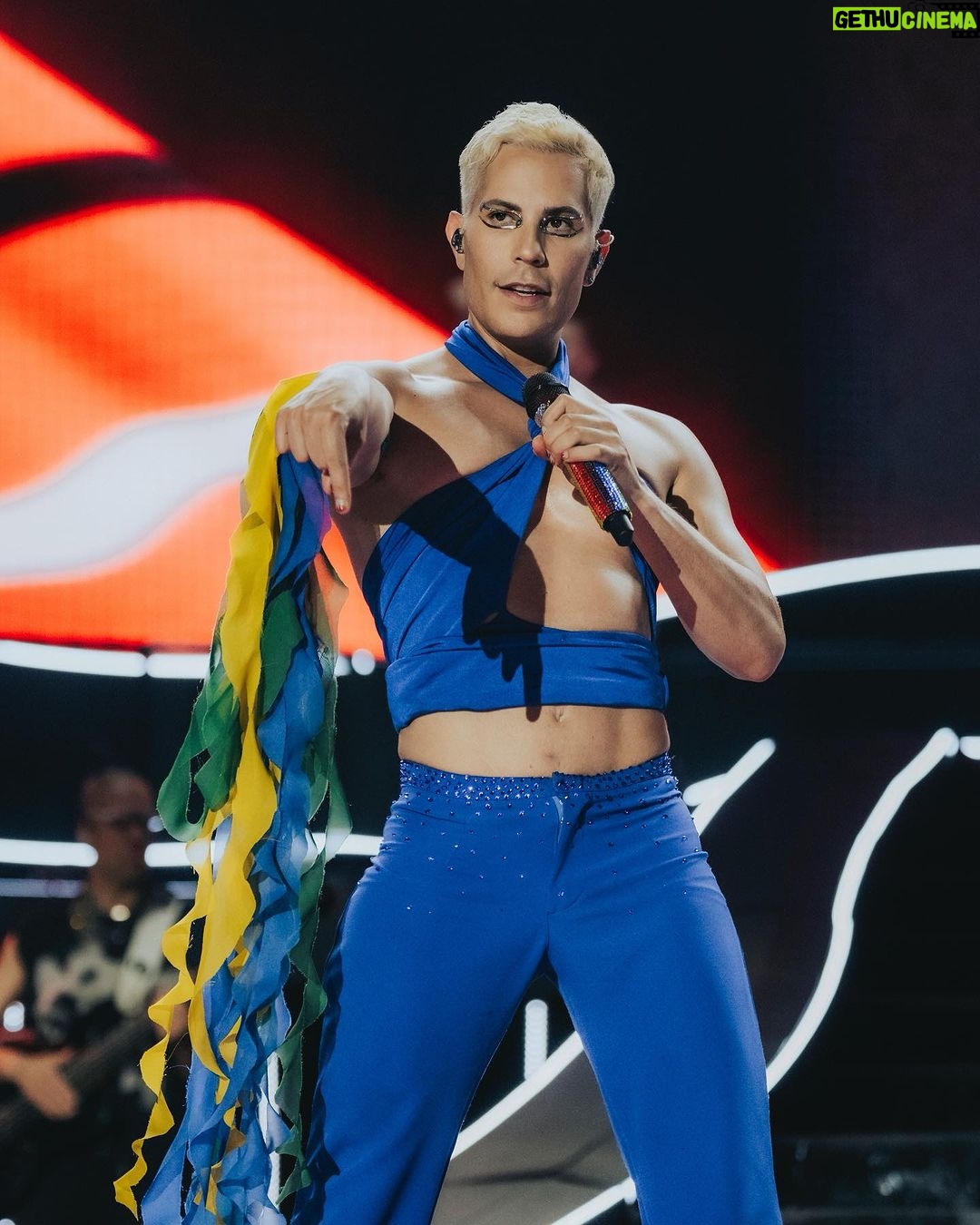 Christian Chávez - 294.8K Likes - 💚💛💙
Top @boldstrap
Pants @usamaishtay
Styling @pablo_palomeque_
📸 @frescolns