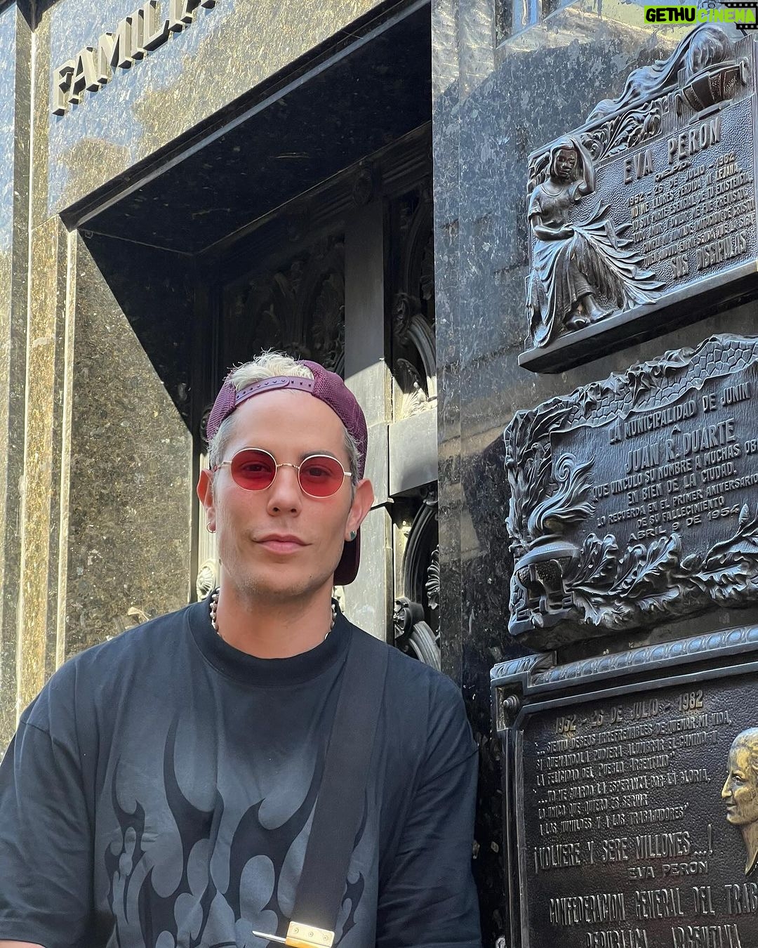 Christian Chávez Instagram - “Donde existe una necesidad nace un derecho”. Evita ✨ Cementerio de la Recoleta
