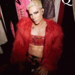 Christian Chávez Instagram - El reencuentro de #RBD no habría sido el mismo sin los increíbles looks de @christianchavezreal 🔥. El cantante nos mostró su faceta como diseñador de modas y nos dejó increíbles mensajes de apoyo a la comunidad LGBTQ+. Gracias por tu amor Christian ❤️. Descubre cómo se vivió el reencuentro tras bambalinas en el link de nuestra bio ☝🏻 Texto: @mariterelg Foto: @carlos_ruizc . . . . . . . . . #christianchavez #rbd #soyrebeldetour #rbdforever #rbdbrasil