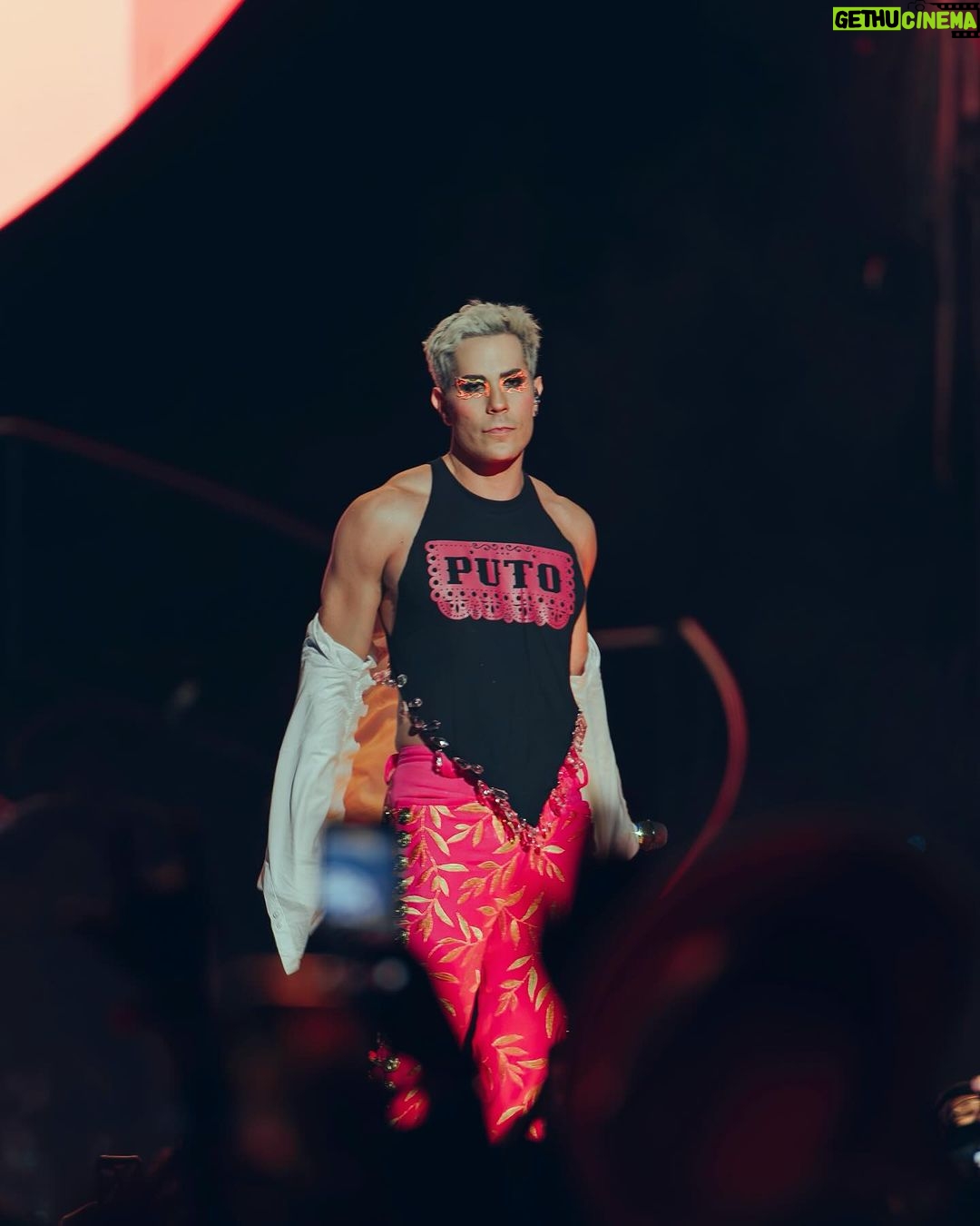 Christian Chávez - 174.5K Likes - Gracias a todos los que estuvieron en cada concierto, en cada tik tok , posteo de Instagram y comentarios de amor …gracias por bailar y disfrutar pero también escuchar mis palabras , Christian bebe fue el más feliz …entre siendo un gusano que se convirtió en una mariposa majestuosa que vuela alto 🦋
“Si luchar por mi LIBERTAD me hace PUT$ … entonces … soy PUT$ , soy mariposa … y vuelo “
Se vienen cosas maravillosas #comingsoon
