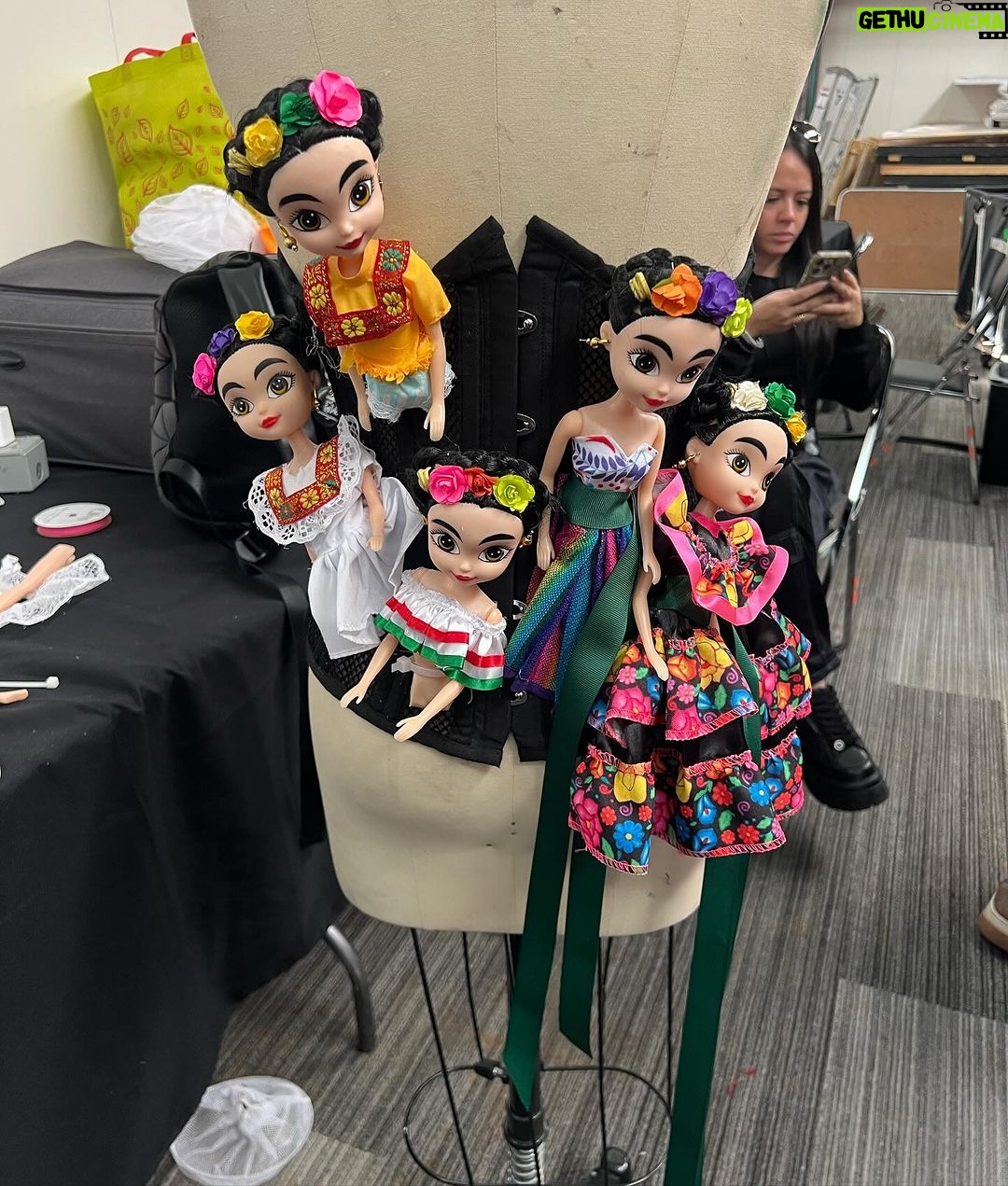 Christian Chávez Instagram - Enamórate de ti, de la vida y luego de quien tú quieras #fridakahlo 🍉❤️🔥 Design: @christianchavezreal & @pablo_palomeque_ Ha sido un placer crear contigo … gracias por hacerme volar 🙏🏼😂 💄 @makeupbyponcho Estadio Azteca