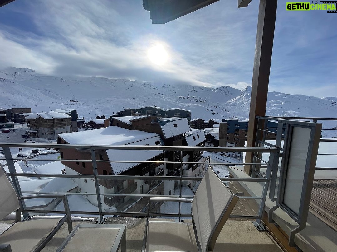 Christian Convery Instagram - New Years Day in the French Apls - Val Thorens 🎿⛷️