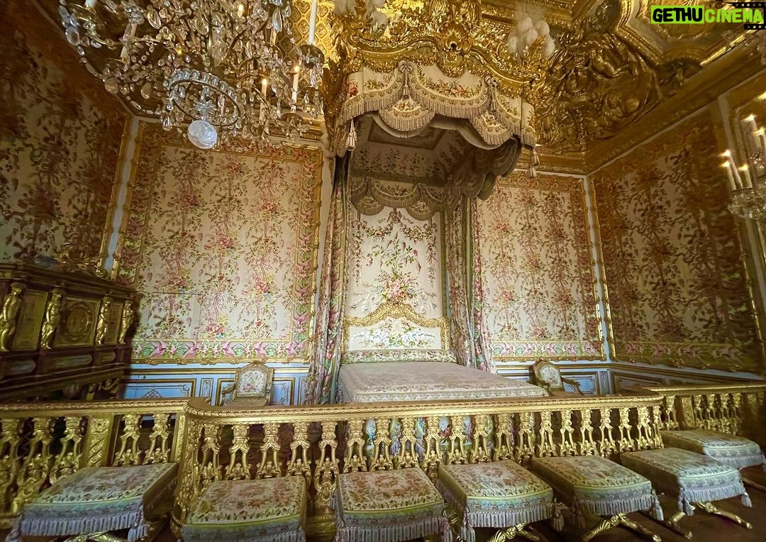 Christian Convery Instagram - Chateau de Versailles by day @chateauversailles Château de Versailles