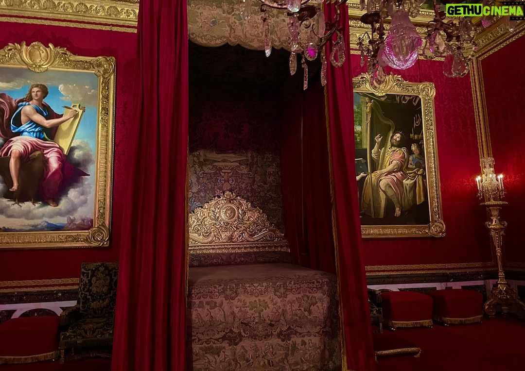 Christian Convery Instagram - Chateau de Versailles by day @chateauversailles Château de Versailles