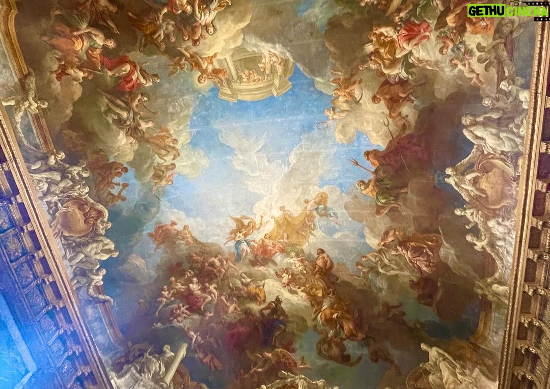 Christian Convery Instagram - Chateau de Versailles by day @chateauversailles Château de Versailles