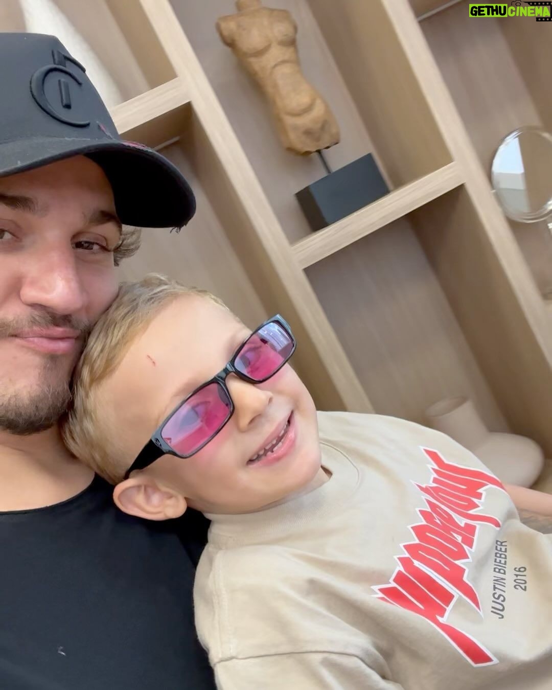 Christian Figueiredo Instagram - deixamos a mamãe no médico, partimos pra cima de um sorvetinho e depois comprinhas de natal! ❤️🎅🏼