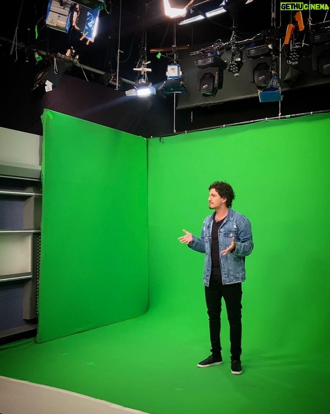 Christian Figueiredo Instagram - EU AMEI APRESENTAR ESSE PROGRAMA! 💛 Fim da 1ª temporada do “Que Estatística É Essa?” ⭐️ Qual episódio vocês mais curtiram no YouTube do @ge.globo? Não faltou história pra nossa resenha com a maior casa de entretenimento esportivo do Brasil, a @estrelabet ⚽️ #publi