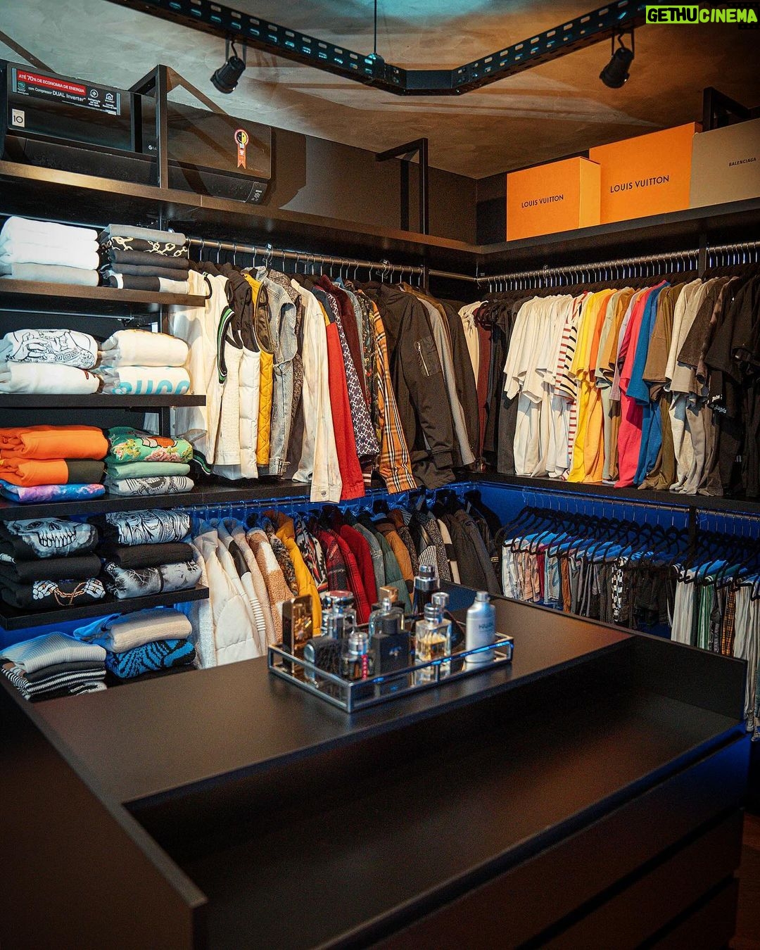Christian Figueiredo Instagram - TÁ QUASEEEEEE!!! 🙌🏼✨😮💨 estúdio, meu closet e cozinha pelas mãos da incrível @anapaula.personal.organizer! apenas detalhes pq vai ter tour oficial no canal mostrando os ambientes completos e a casa toda assim que a reforma terminar 100% ❤️