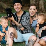 Christian Figueiredo Instagram - A FAMÍLIA AUMENTOU! 👨‍👩‍👦‍👦🐱🐱🐶 sim, adotamos uma cachorrinha! e agora precisamos da ajuda de vocês! qual nome devemos colocar? ela tem cara de quê? 🥹❤️
