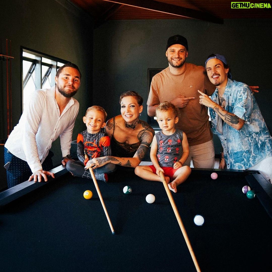 Christian Figueiredo Instagram - nosso salão de jogos ficou pronto! 🎉 com o toque elegante e divertido da @finestone_br 😮💨