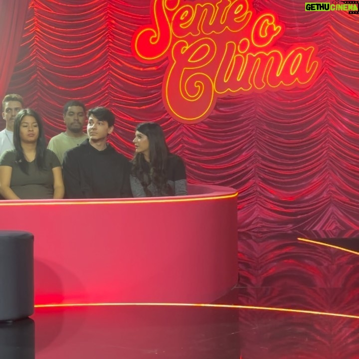 Christian Figueiredo Instagram - TÔ AMANDO O SENTE O CLIMA ❤️🔥 toda terça às 20:07 | uma prod. @diaestudio
